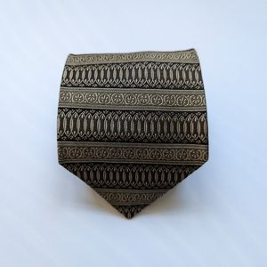 Roundtree and Yorke Tie